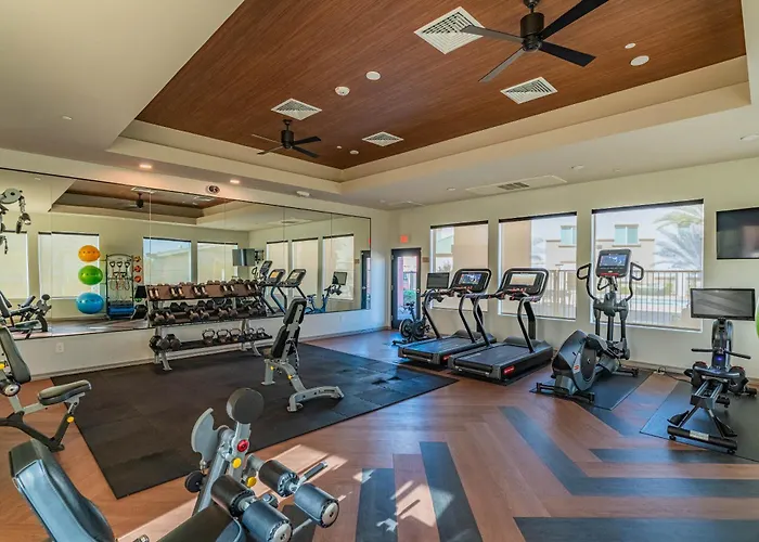Apartment Live By Stadium With Balconypoolgymparkingwd Glendale