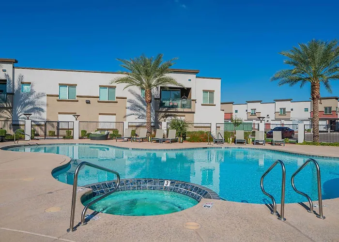 Live By Stadium With Balconypoolgymparkingwd Apartment Glendale