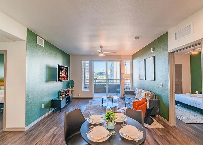 Apartment Live By Stadium With Balconypoolgymparkingwd Glendale