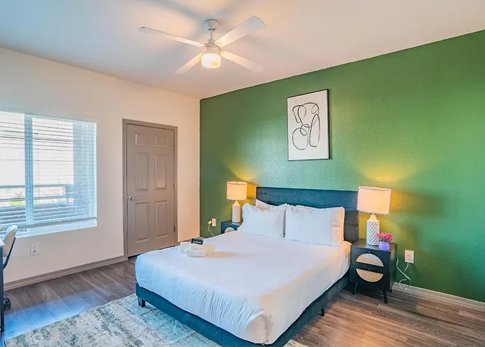 Live By Stadium With Balconypoolgymparkingwd Apartment Glendale