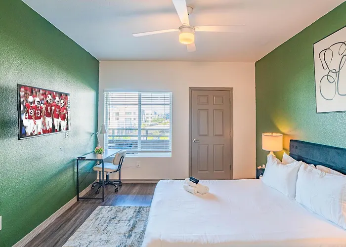 Apartment Live By Stadium With Balconypoolgymparkingwd *