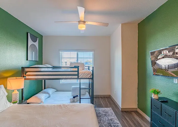 Apartment Live By Stadium With Balconypoolgymparkingwd Glendale